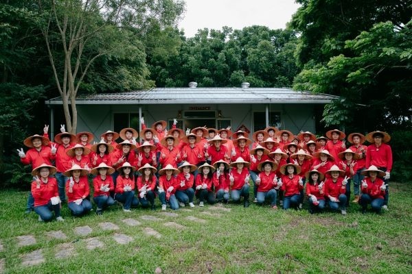 Let's go~
福田農場割稻囉~